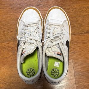 Nike Court Legacy Sneakers